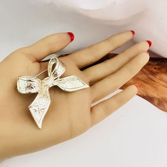 Vintage Brooch Textured Satin Bow Ribbon Large Soft Gold Tone Matte 4205 - Picture 4 of 7